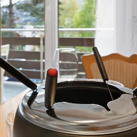 Lumineux Avec Vue Sur Les Montagnes *