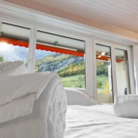 Lumineux Avec Vue Sur Les Montagnes