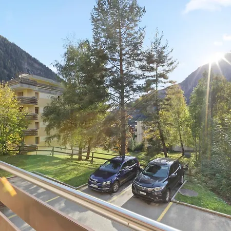 Lumineux Avec Vue Sur Les Montagnes