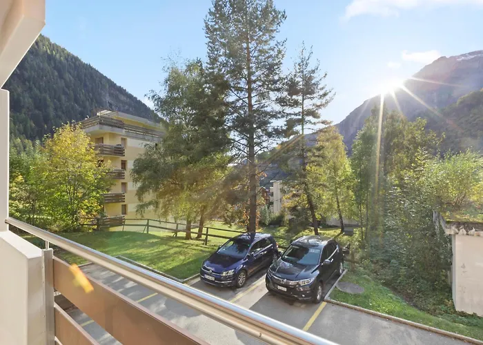 Lumineux Avec Vue Sur Les Montagnes