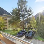 Lumineux Avec Vue Sur Les Montagnes
